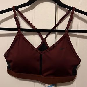 Women’s Nike brand new sports bra.